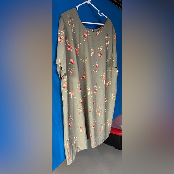 Plus size dress - Picture 1 of 2